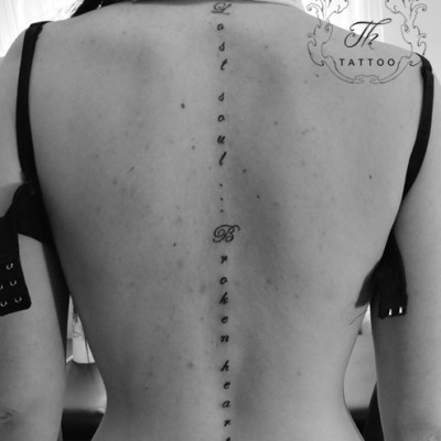 Tatuaj Scris_Lettering Tattoo, tatuaje fete, tatuaje bucuresti